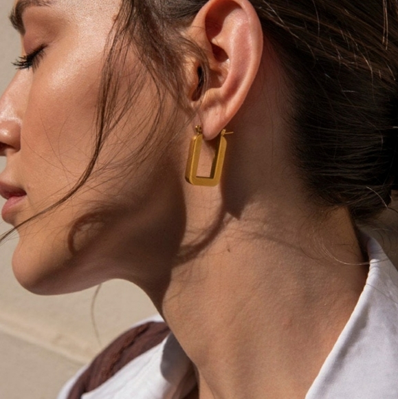 NEW Gold Rectangle Hoop Earrings - Picture 9 of 10